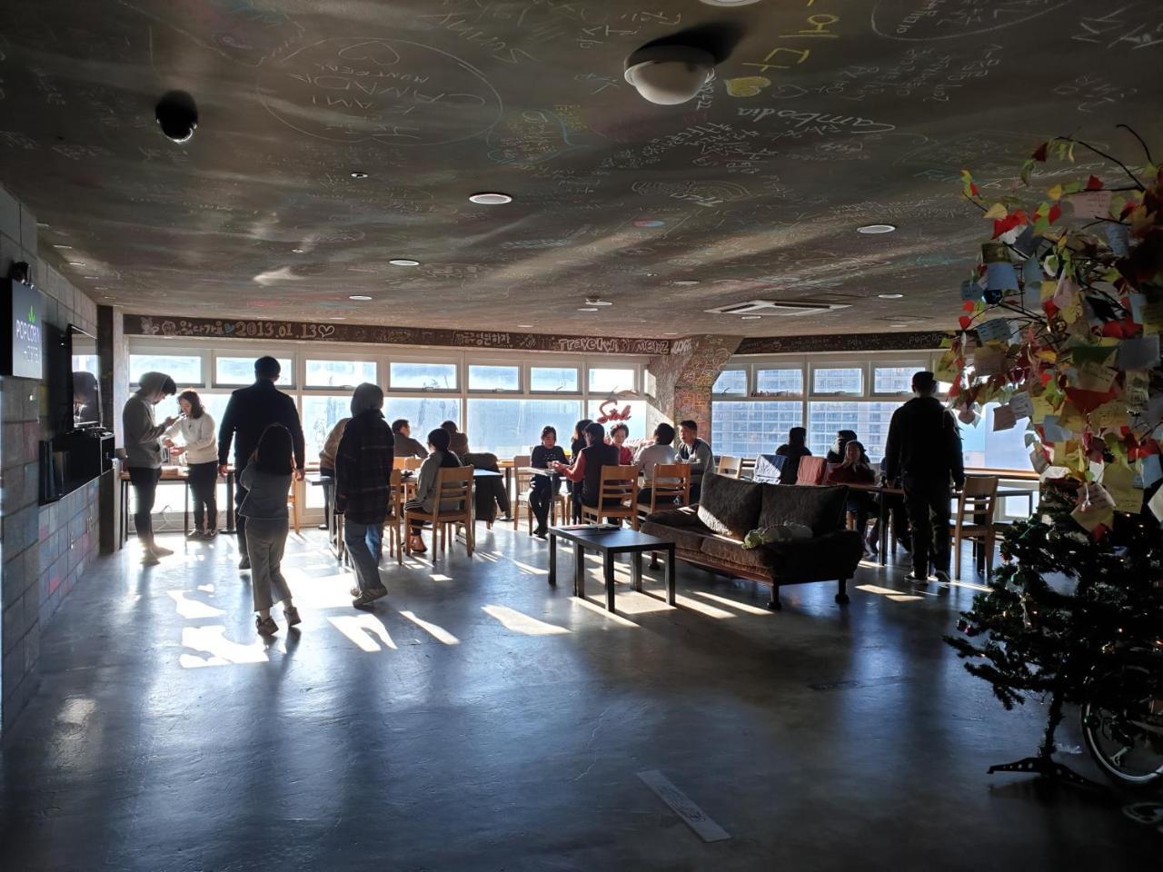 Busan Popcorn Hostel Екстериор снимка