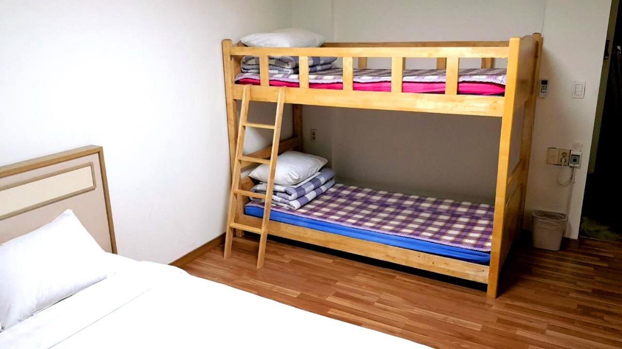 Busan Popcorn Hostel Екстериор снимка